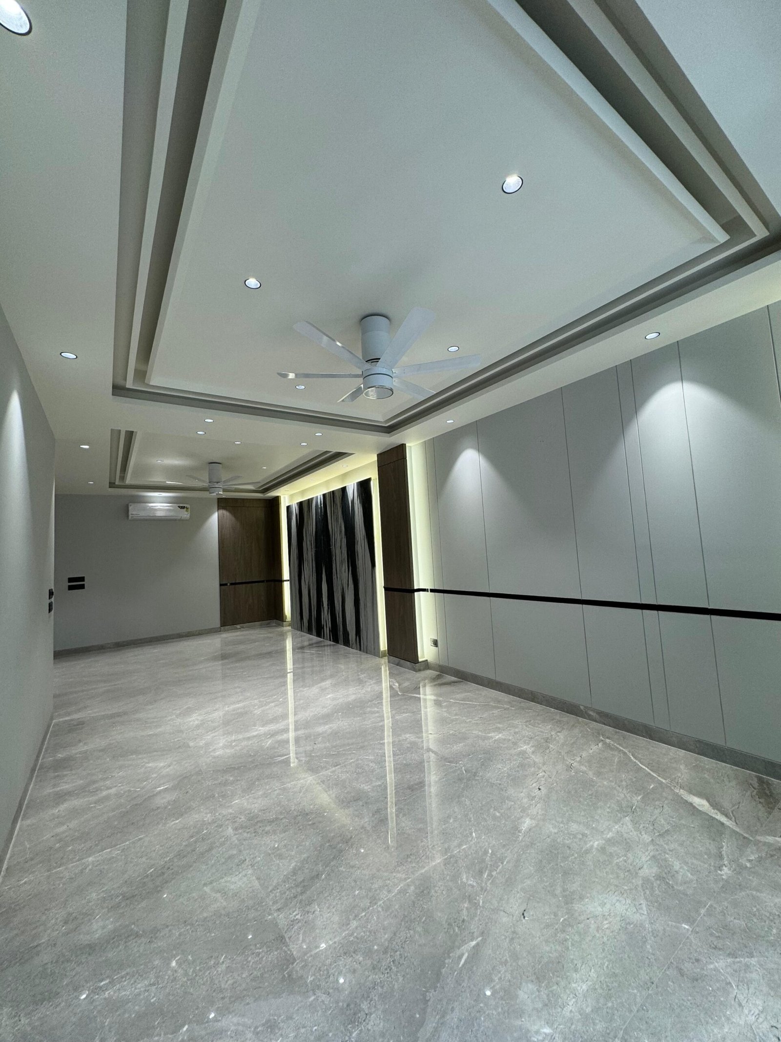 Builder Floor in South City-1